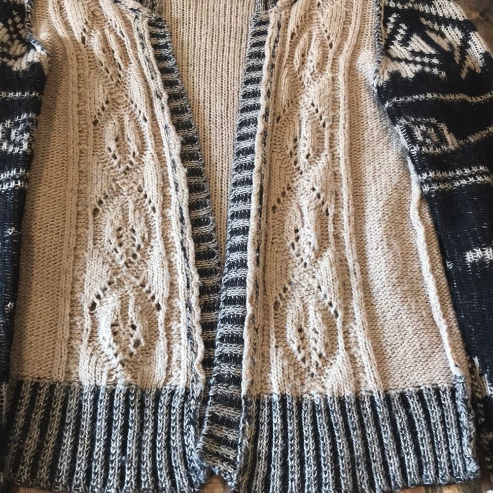 Buckle Beige and Black Knit Cardigan - Picture 3 of 9